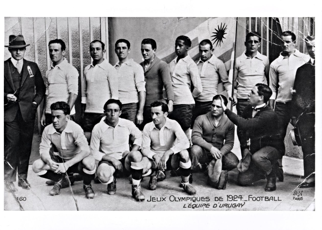 A equipe de futebol do Uruguai nos Jogos Olímpicos de Paris, 1924 de French Photographer