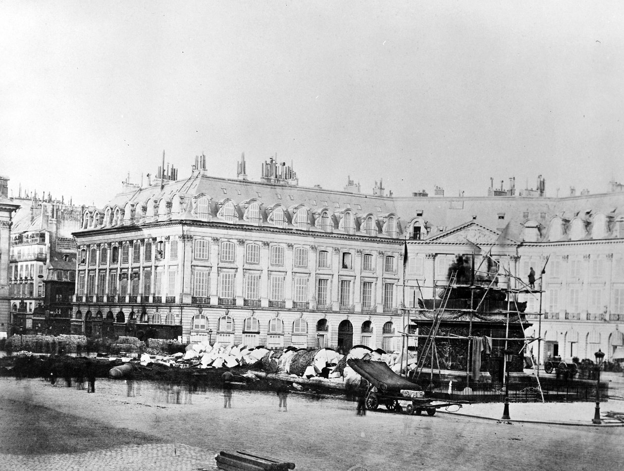 A Coluna Vendôme Desmontada, 1871 de French Photographer