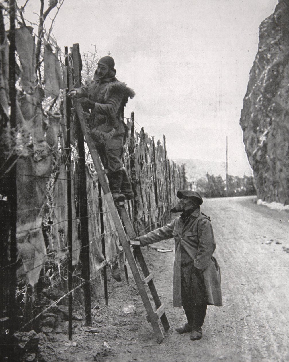 A arte suave da camuflagem nos Vosges, ilustração de The Illustrated War News, 14 de março de 1917 (foto sépia) de French Photographer
