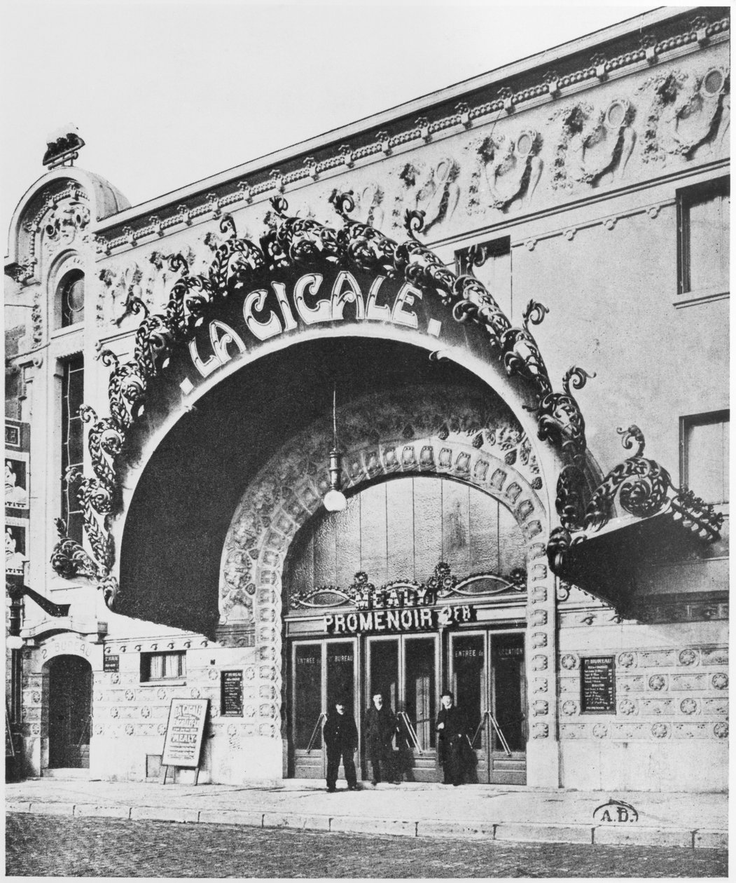 Teatro La Cigale, 120 Boulevard Rochechouart, Paris, c.1900 de French Photographer