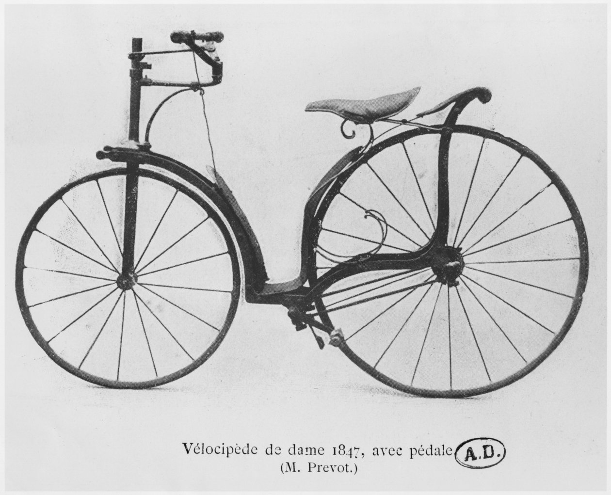Velocipede para uma senhora projetada em 1847, com pedais de French Photographer