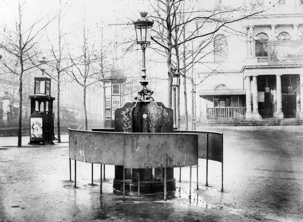 Vespasienne (mictório público) nos Grands Boulevards, Paris, c.1900 de French Photographer