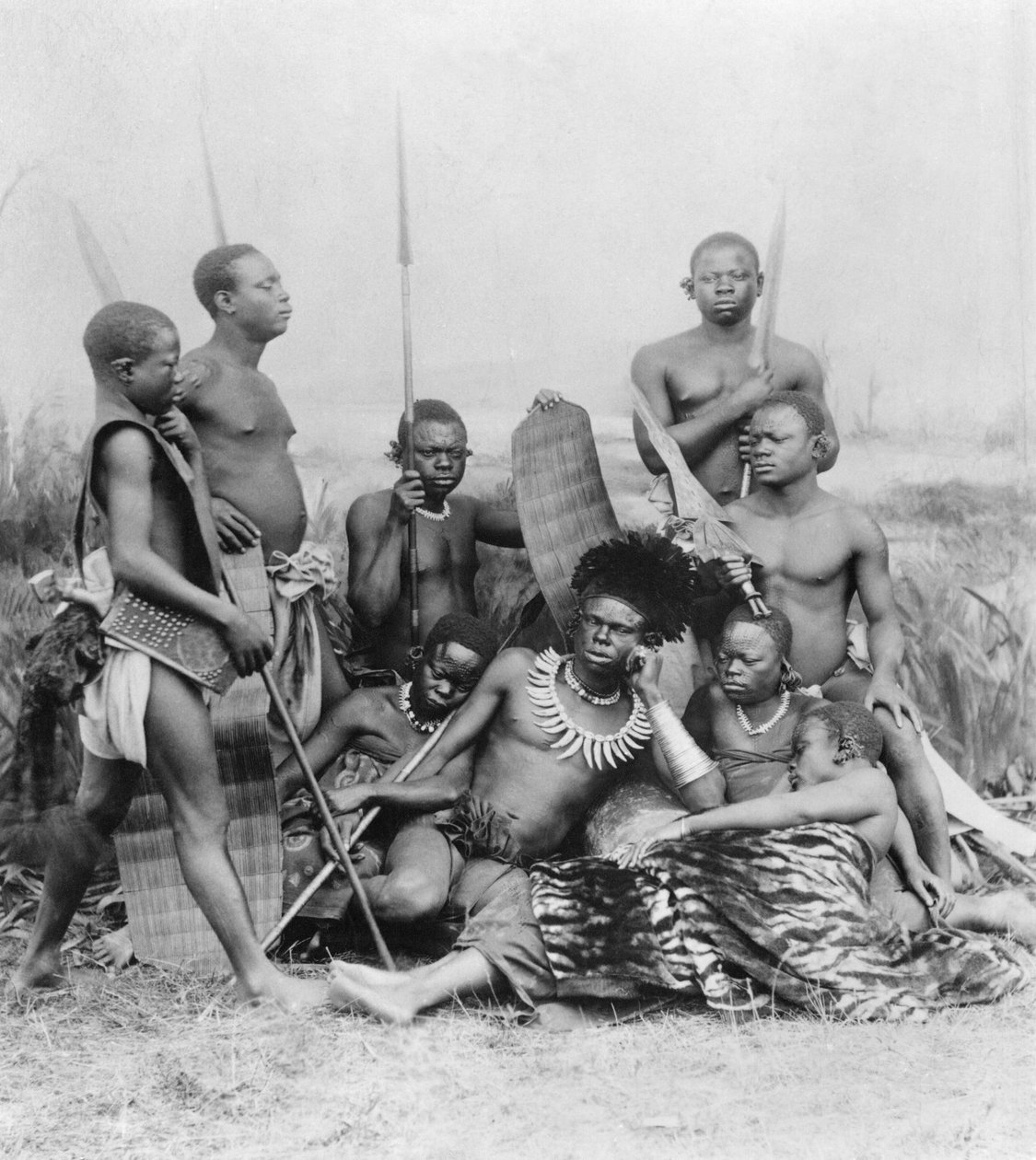 Guerreiros, Congo Belga, 1894 de French Photographer