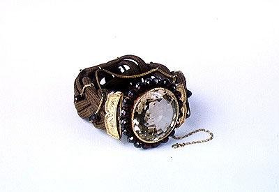 Pulseira pertencente à Condessa de Segur (1799-1834) c.1860 (ouro, cabelo e pedras semipreciosas) de French School