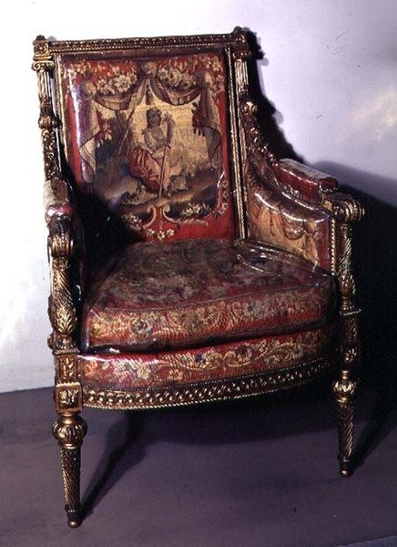 Poltrona esculpida, estofada em tapeçaria, c.1780 (madeira dourada) de French School