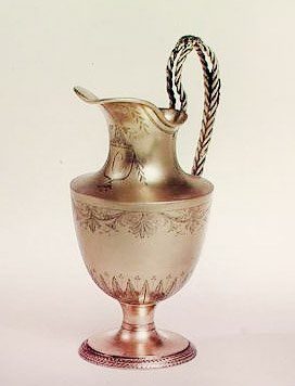 Creme-jarro, decorado com folhas formais e madressilva, Paris, c.1800 (prata-dourada) de French School