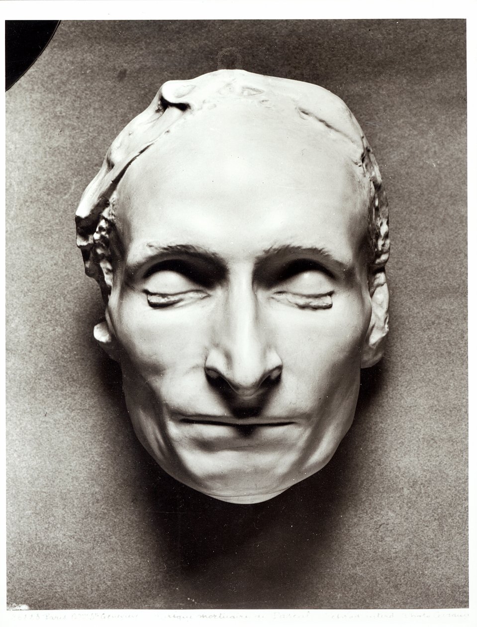 Máscara da morte de Blaise Pascal (1623-62) 1662 (gesso) de French School