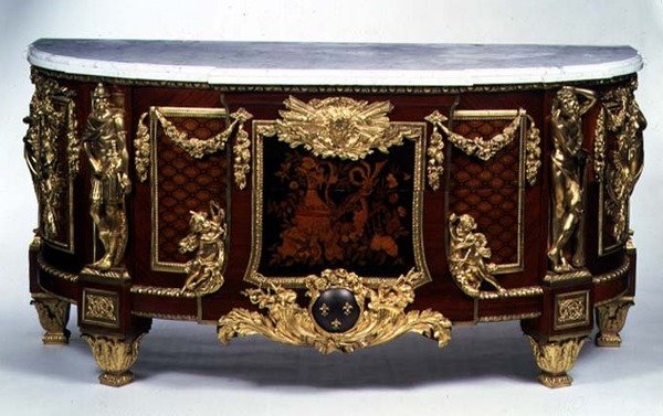 A cômoda francesa Regency bombe com montagens de ormolu, 1720 de French School
