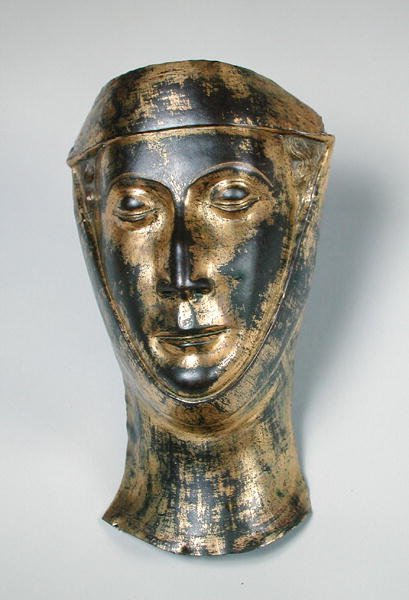 Máscara funerária da esposa de Herbert Lanier (d.1290) (cobre dourado) de French School