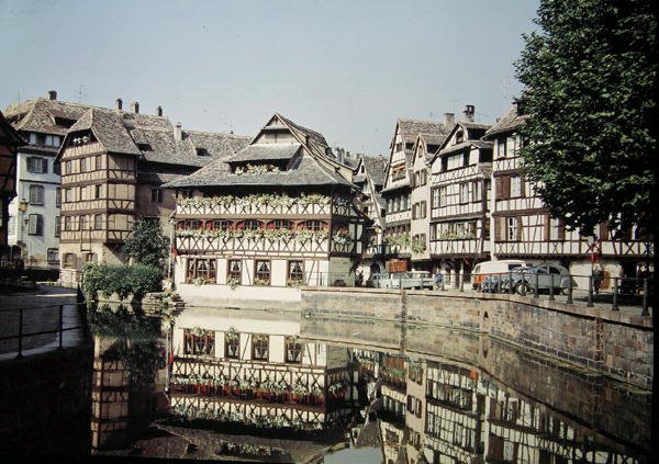 Casa dos Curtidores, no Bairro dos Curtos, construída em 1572 de French School
