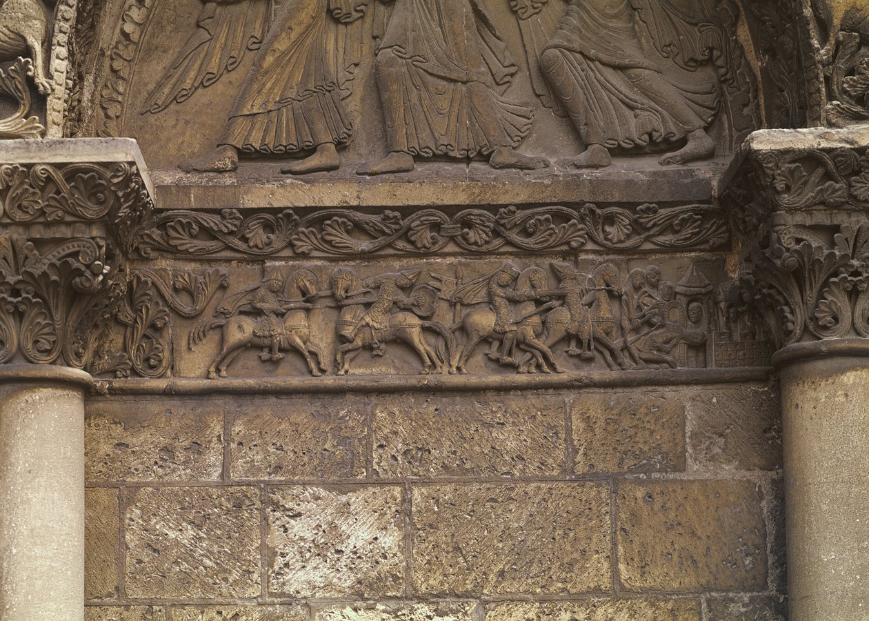 Detalhe de lintel na fachada oeste, representando cenas inspiradas em La Chanson de Roland, c.1125-35 de French School