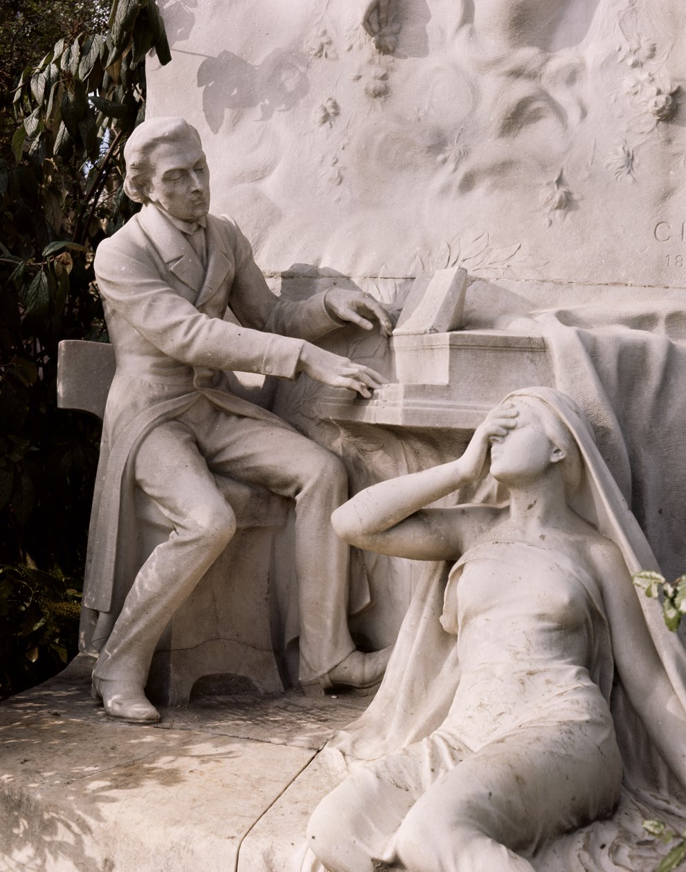 Monumento a Frederic Chopin (1810-49) (mármore) (detalhe) de French School