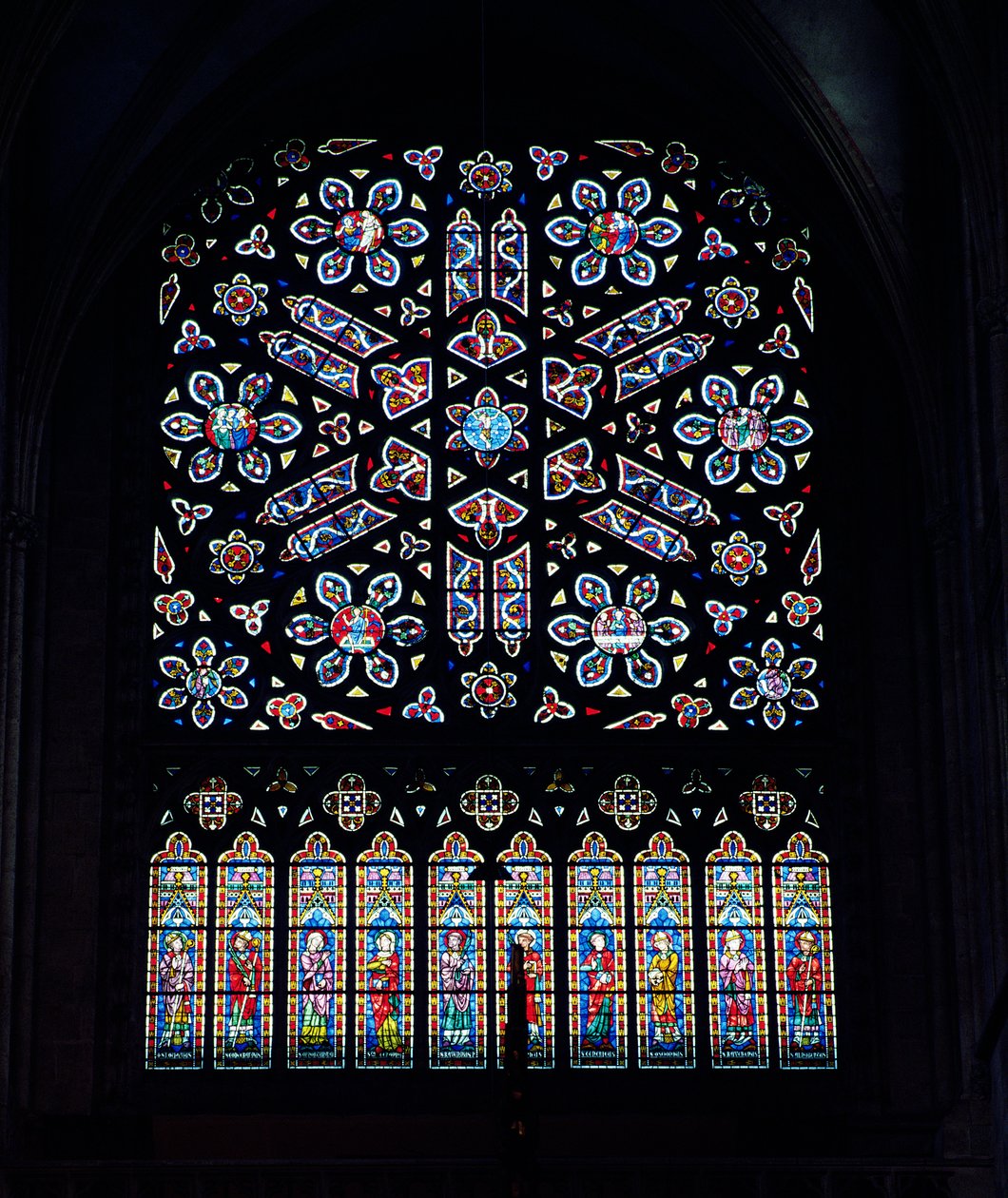 Janela da Rosa do Norte, c. 1270, reconstruída em 1887 (vitral) de French School