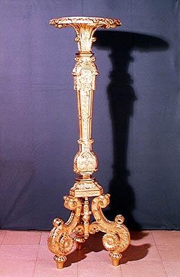 Castiçal Pascal (madeira dourada) de French School