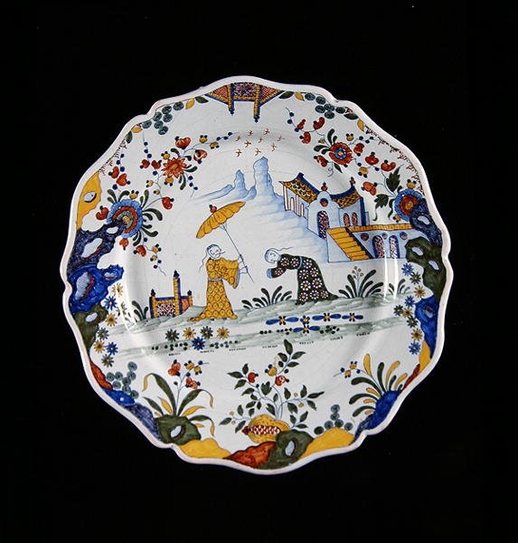 Placa com decoração em estilo chinês, fabricada em Rouen (cerâmica) de French School