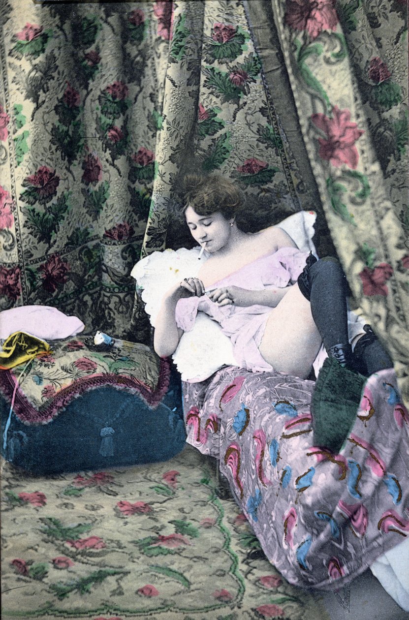 Postal retratando uma garota em um bordel, antes de 1914 de French School