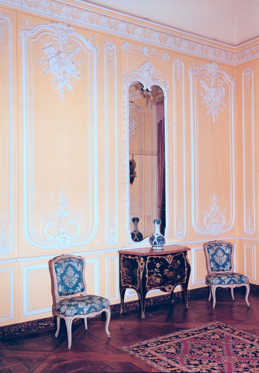Quarto Amarelo, estilo Luís XV de French School