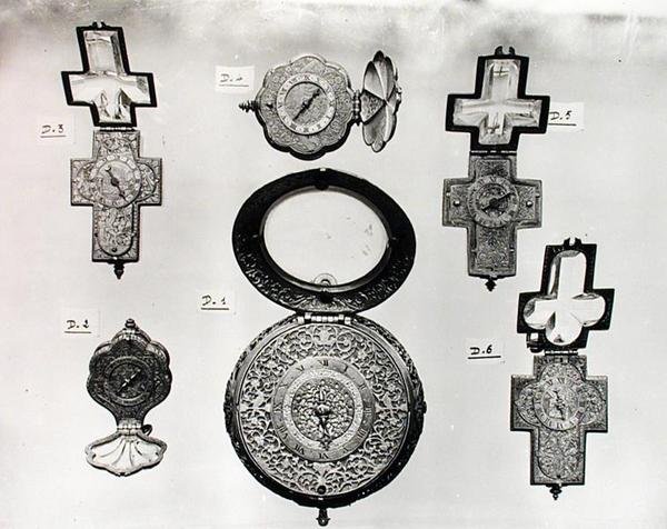 Seis relógios abertos (metal) de French School