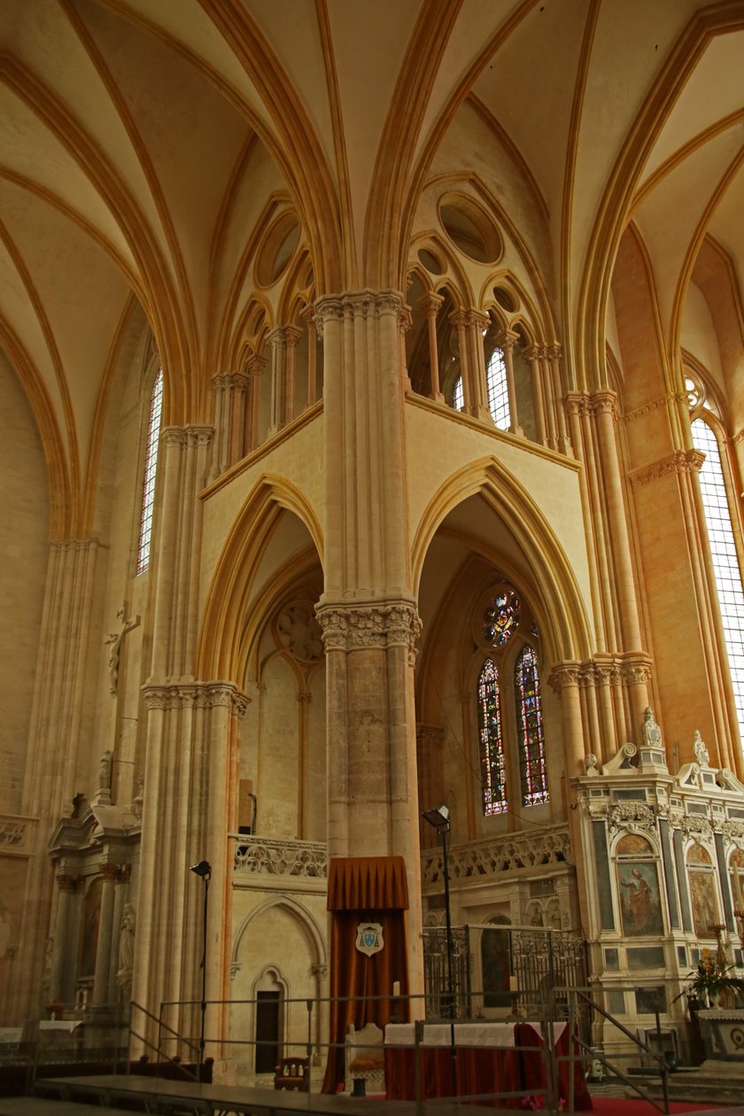 Vista do North Est Corner of the Choir de French School