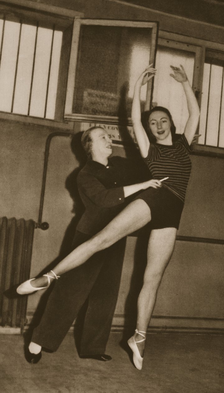 Bronislava Nijinska com Rosella Hightower, do Grand Ballet de Monte-Carlo, 1949 (fotogravura) de French Photographer