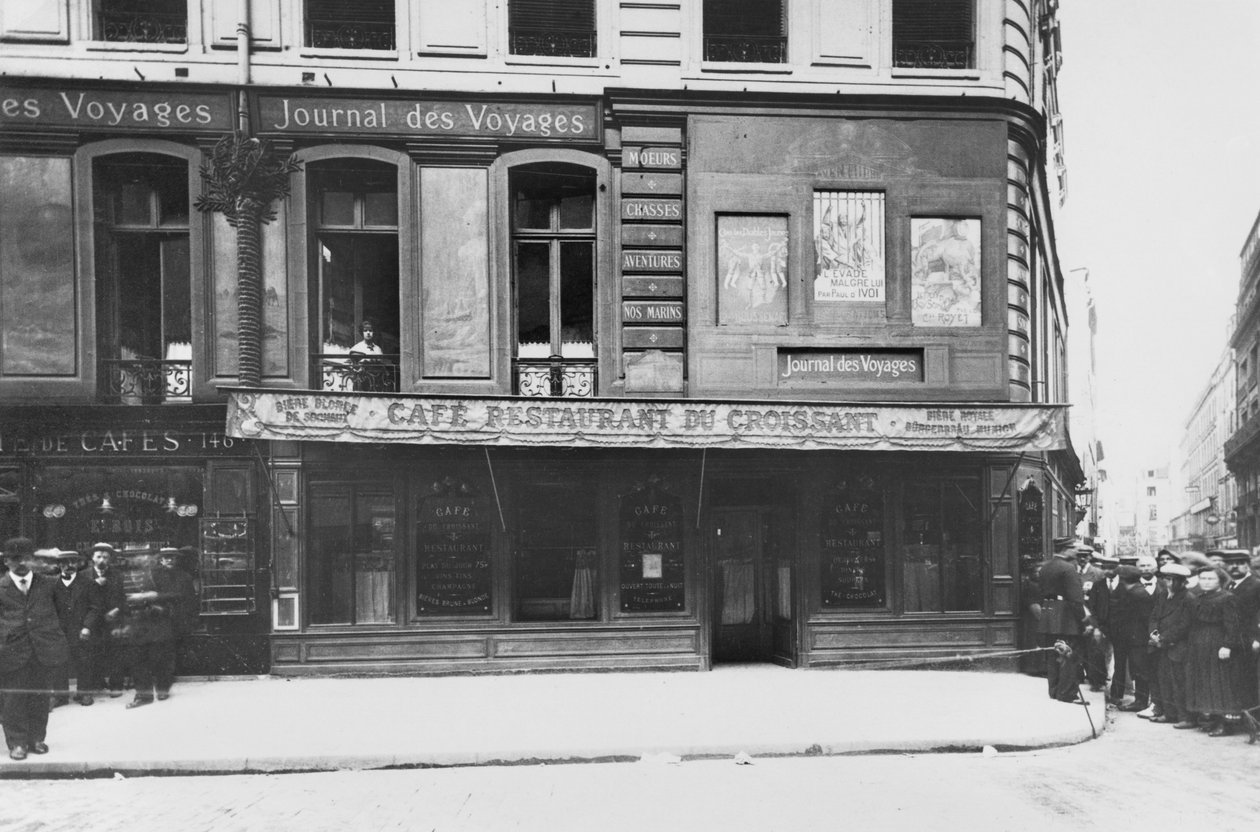 Cafe du Croissant, após o assassinato de Jean Jaures, rue du Croissant rue Montmartre, Paris, 1914 de French Photographer