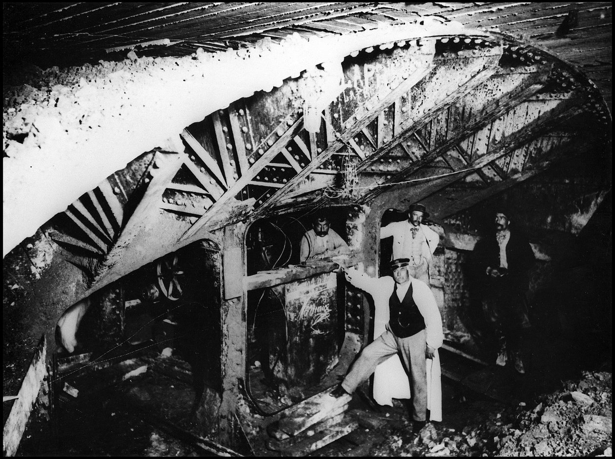 Construção do metro de Paris - Obras do metro, linha 1 - fotografia de French Photographer