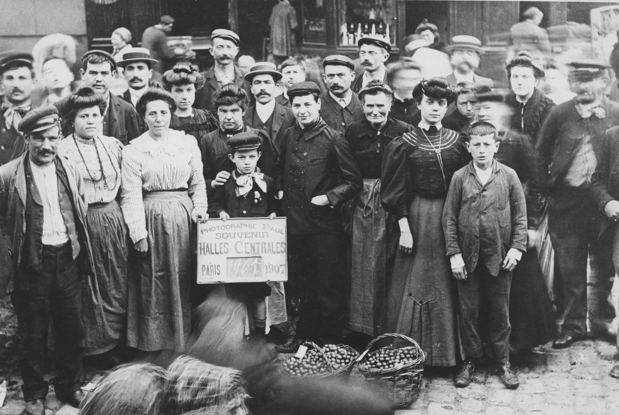 Jardineiros de Bagneux, mercado de Les Halles, Paris, 1907 de French Photographer