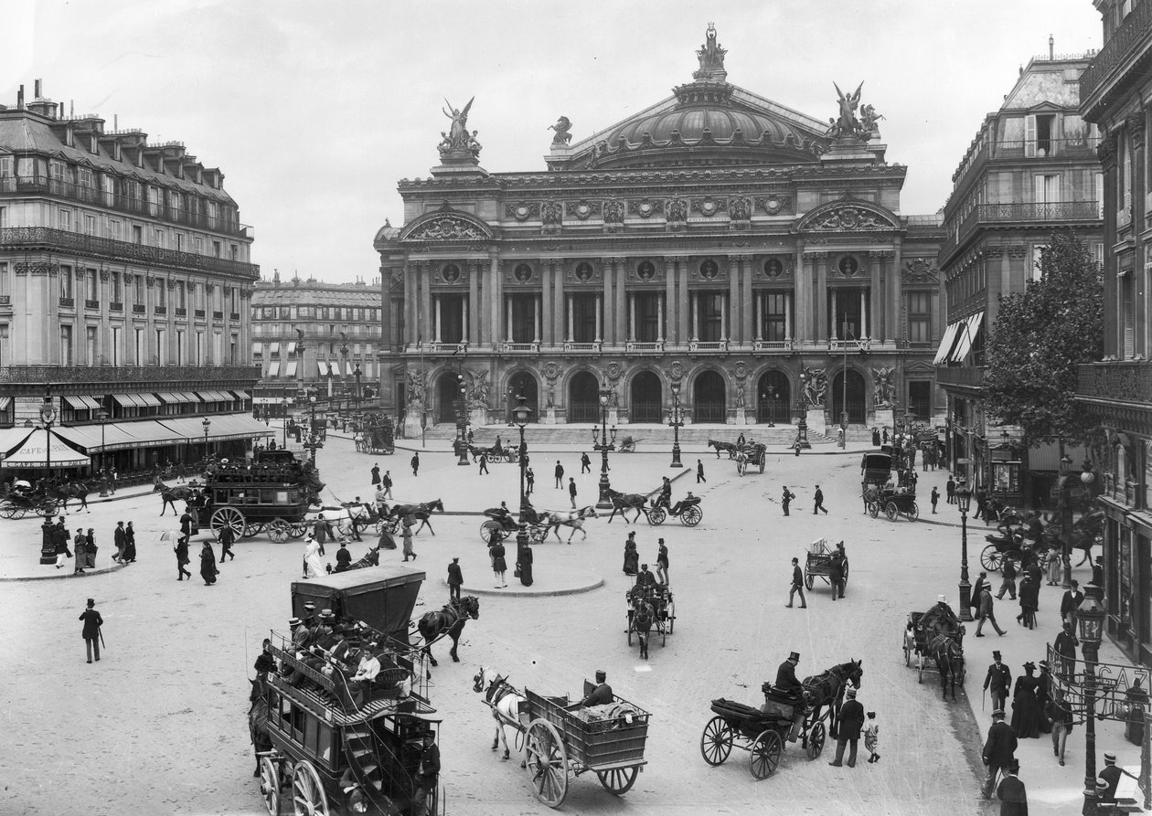 Vista geral da Ópera de Paris, final do século XIX de French Photographer