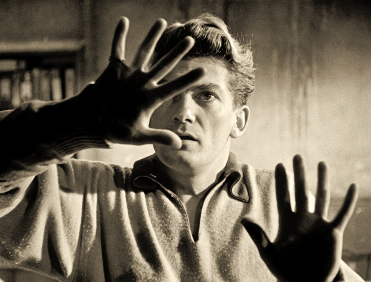 Jean Marais fazendo o papel de Orfeu, 1950 de French Photographer