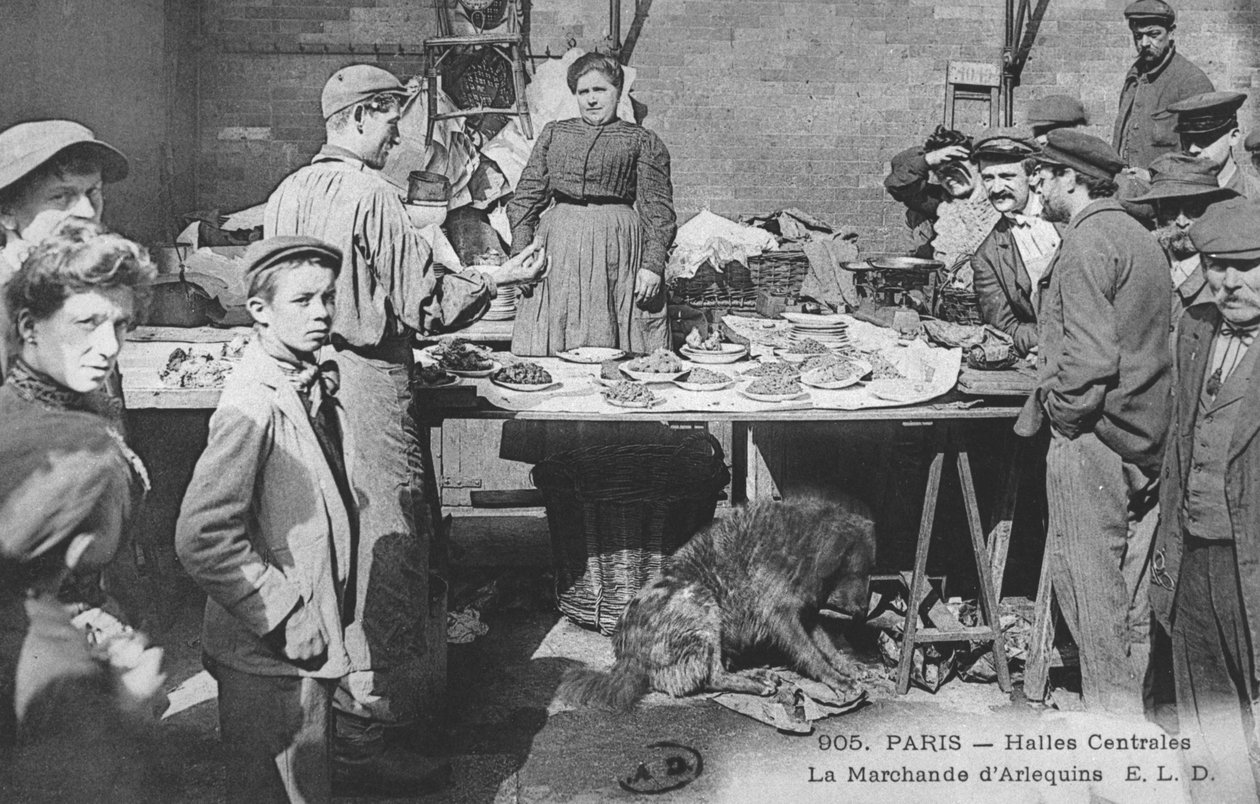 O comerciante arlequim, cartão postal do Halles Centrales, Paris de French Photographer