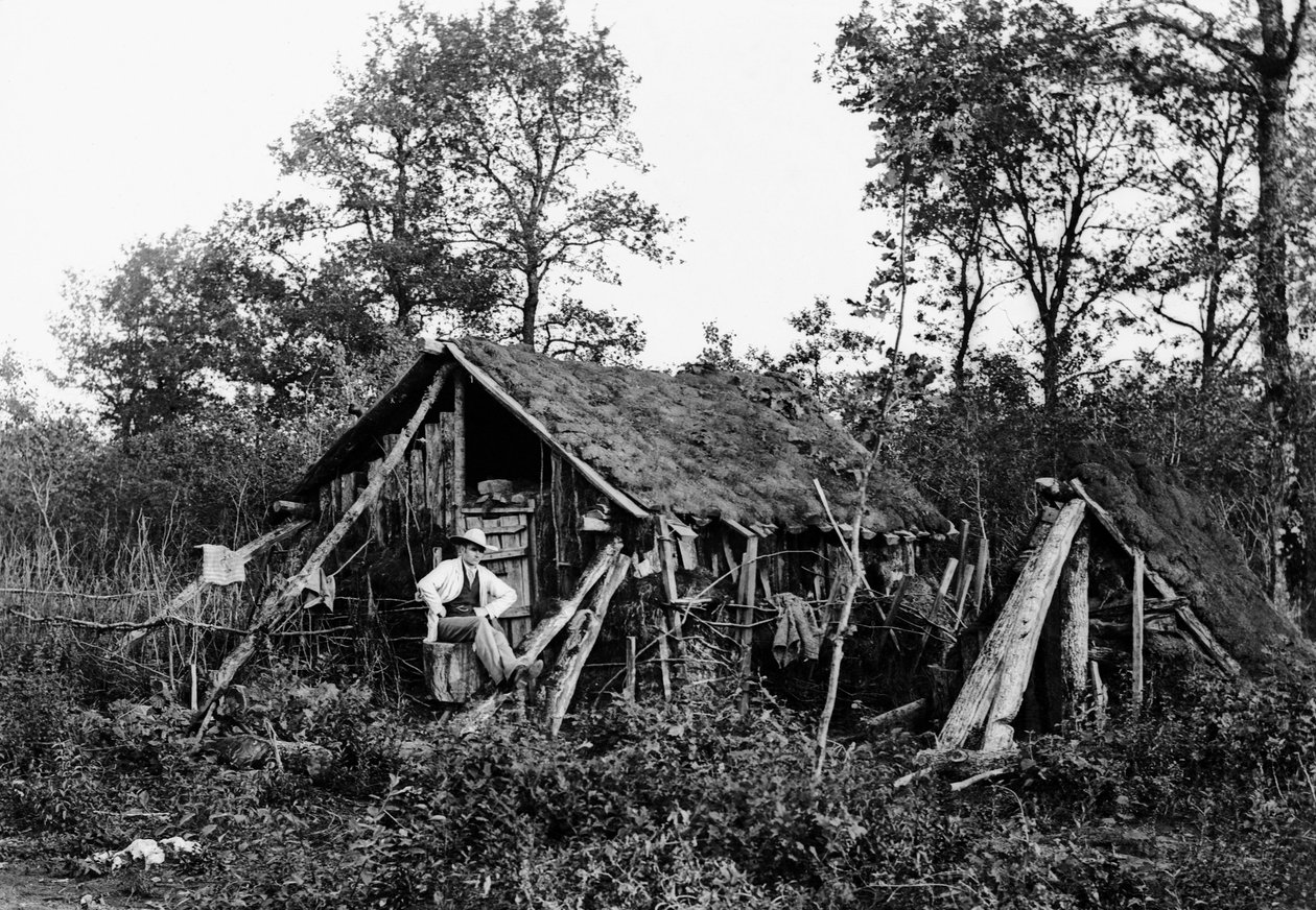 Cabana de madeira, perto de Bourmont, em Haute-Marne (Haute Marne), cerca de 1880. Coleção Ducos de French Photographer