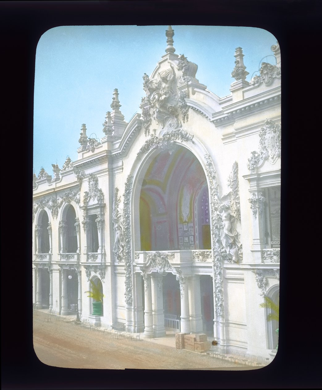 Exposição de Paris: Palácio das Artes Decorativas, Paris, França, 1900 (lanterna) de French Photographer