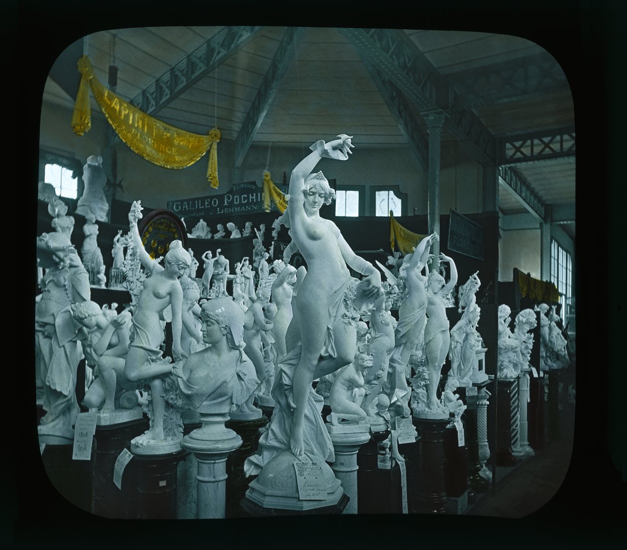 Exposição de Paris: Palácio das Indústrias Nacionais, 1900 (lanterna) de French Photographer