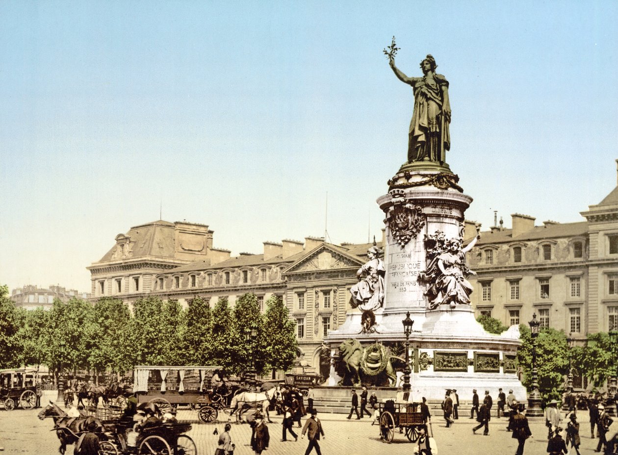 Place de la Republique, Paris, pub. 1900 de French Photographer