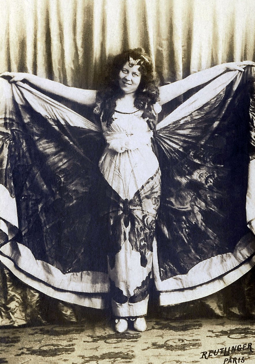 Retrato de Loie Fuller (1862-1928), comediante, cantora e dançarina americana. de French Photographer