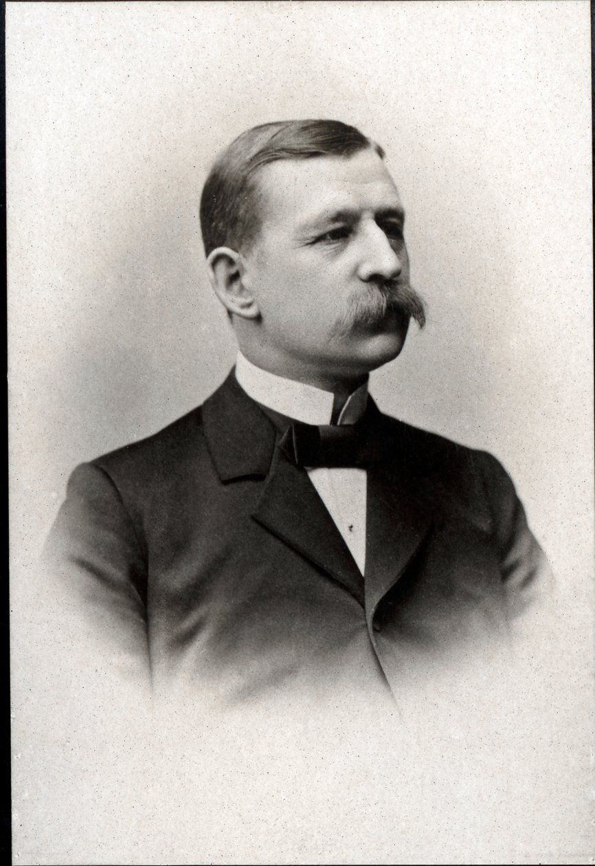 Retrato de Salomon August Andree (1854-1897), engenheiro sueco, físico, aeronauta e explorador polar. de French Photographer