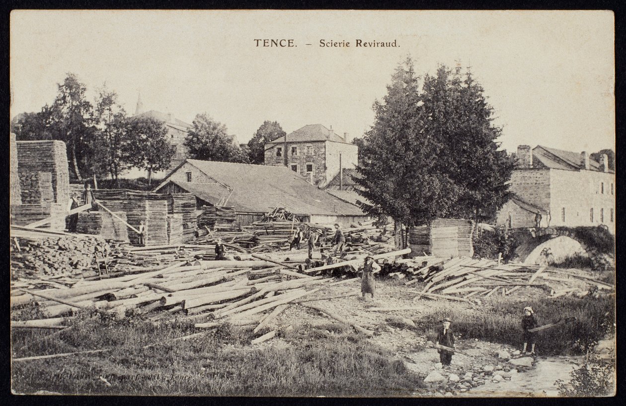 Cartão postal representando a serraria Reviraud em Tence, Haute-Loire, c.1900 de French Photographer
