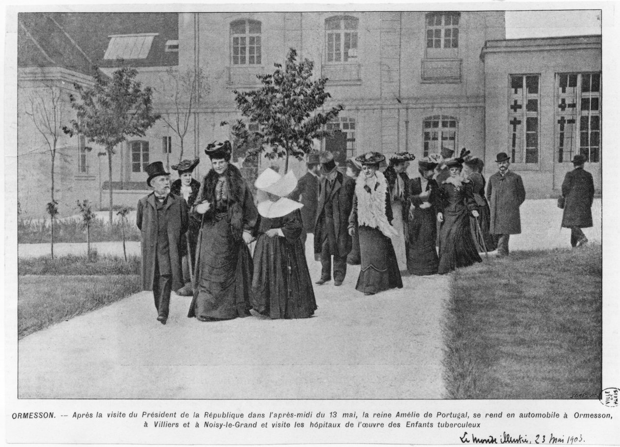 Rainha Amelie de Portugal visitando o Hospital Ormesson para tuberculose, ilustração do &39;Le Monde Illustre&39;, 23 de maio de 1903 de French Photographer