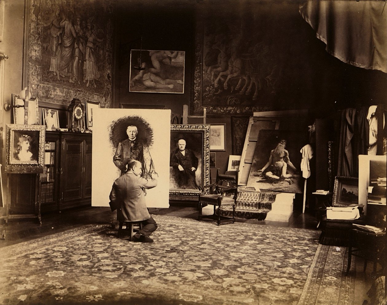 Estúdio do pintor Leon Bonnat, c.1890 (foto a p/b) de French Photographer