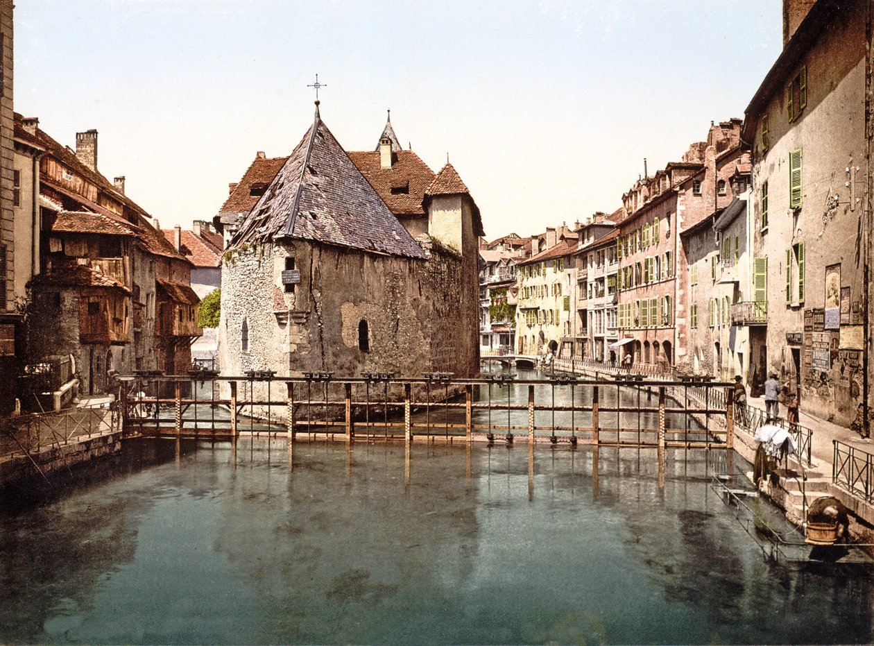 O Palácio das Ilhas no Canal Thiou, Annecy, 1890-1900 de French Photographer