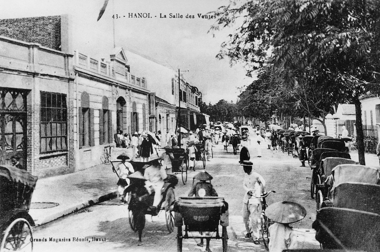 O salão de festas em Hanói, c.1920 de French Photographer