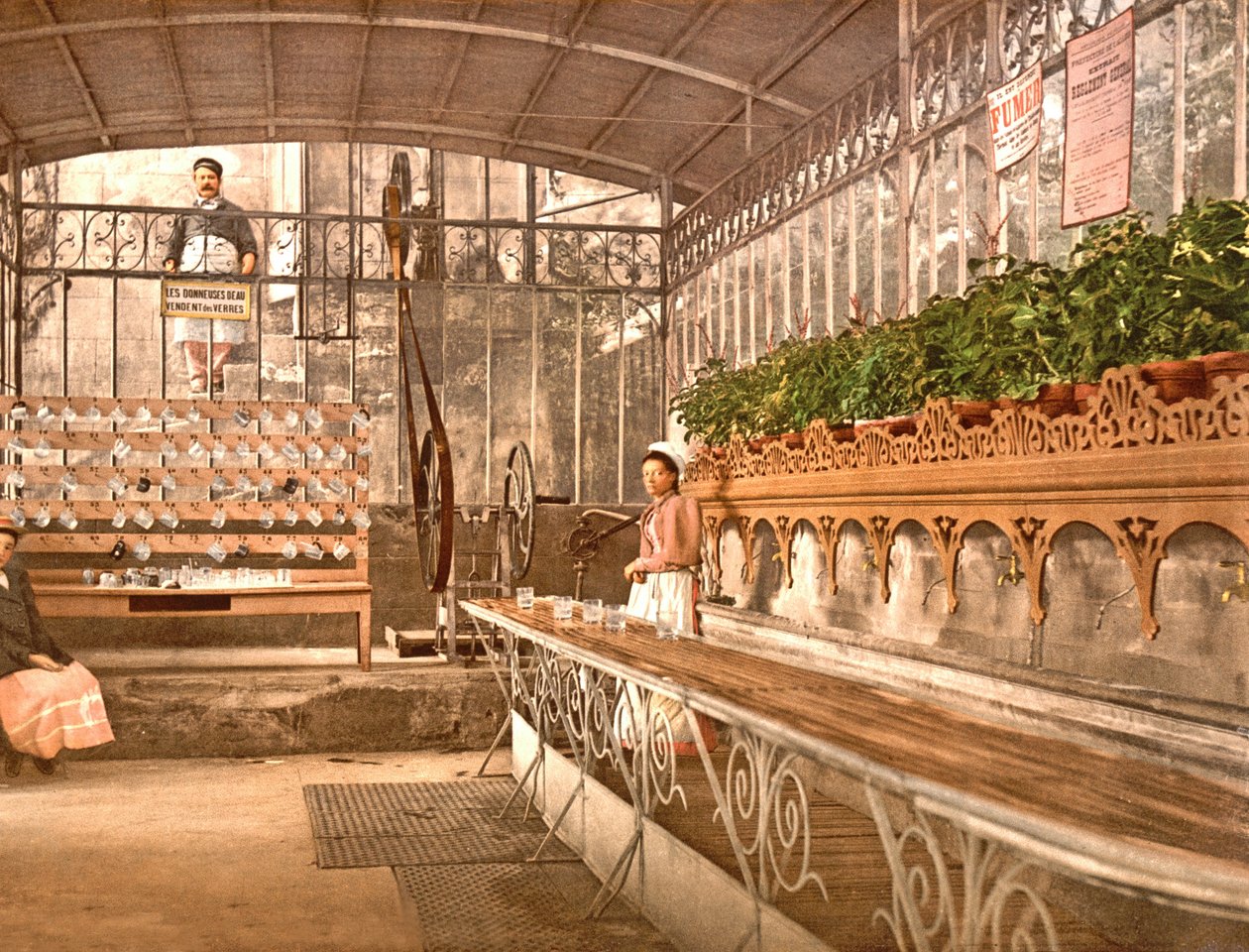 Vichy Spring Water sendo vendida a copo na fonte de Celestine, 1890-1900 de French Photographer