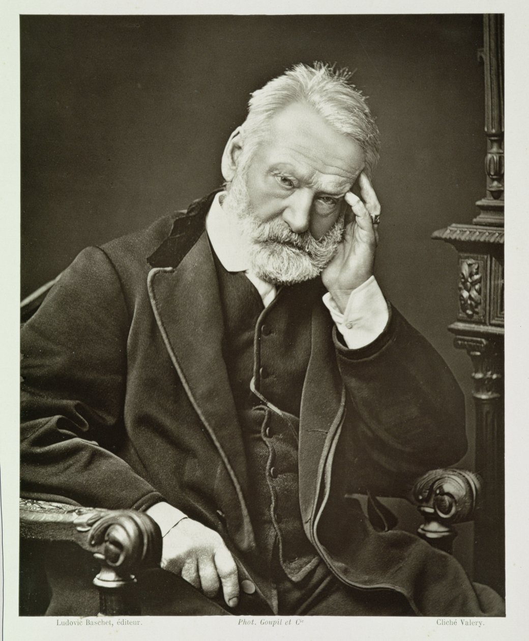 Victor Hugo (1802-85), da Galeria Contemporânea, c.1874-78 de French Photographer