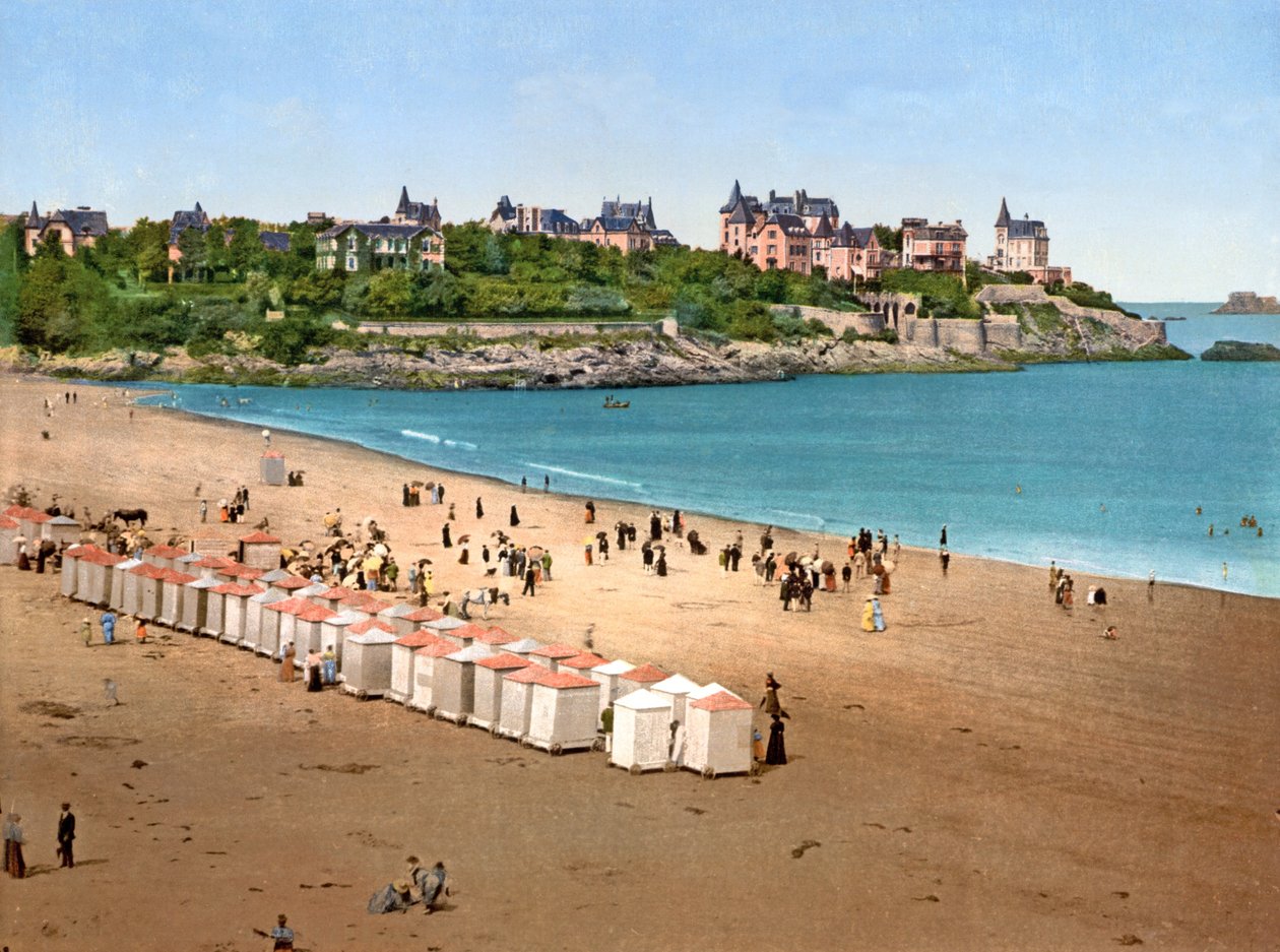 Vista de Pointe Malouine da Plage de l&39;Ecluse, Dinard, 1890-1900 de French Photographer