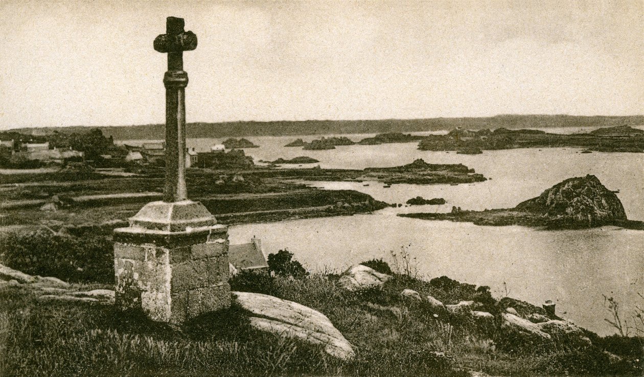 Ilha de Bréhat: Croix St Michel e os ilhéus de Kerpont, início do século XX (fotografia a preto e branco) de French Photographer