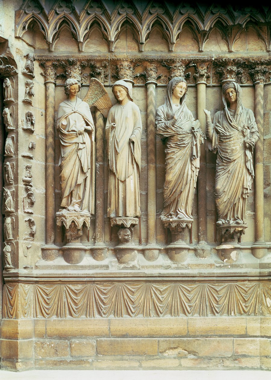 (LtR) A Anunciação e a Visitação, figuras do batente da direita do portal central da fachada oeste, dedicado à Virgem de French School