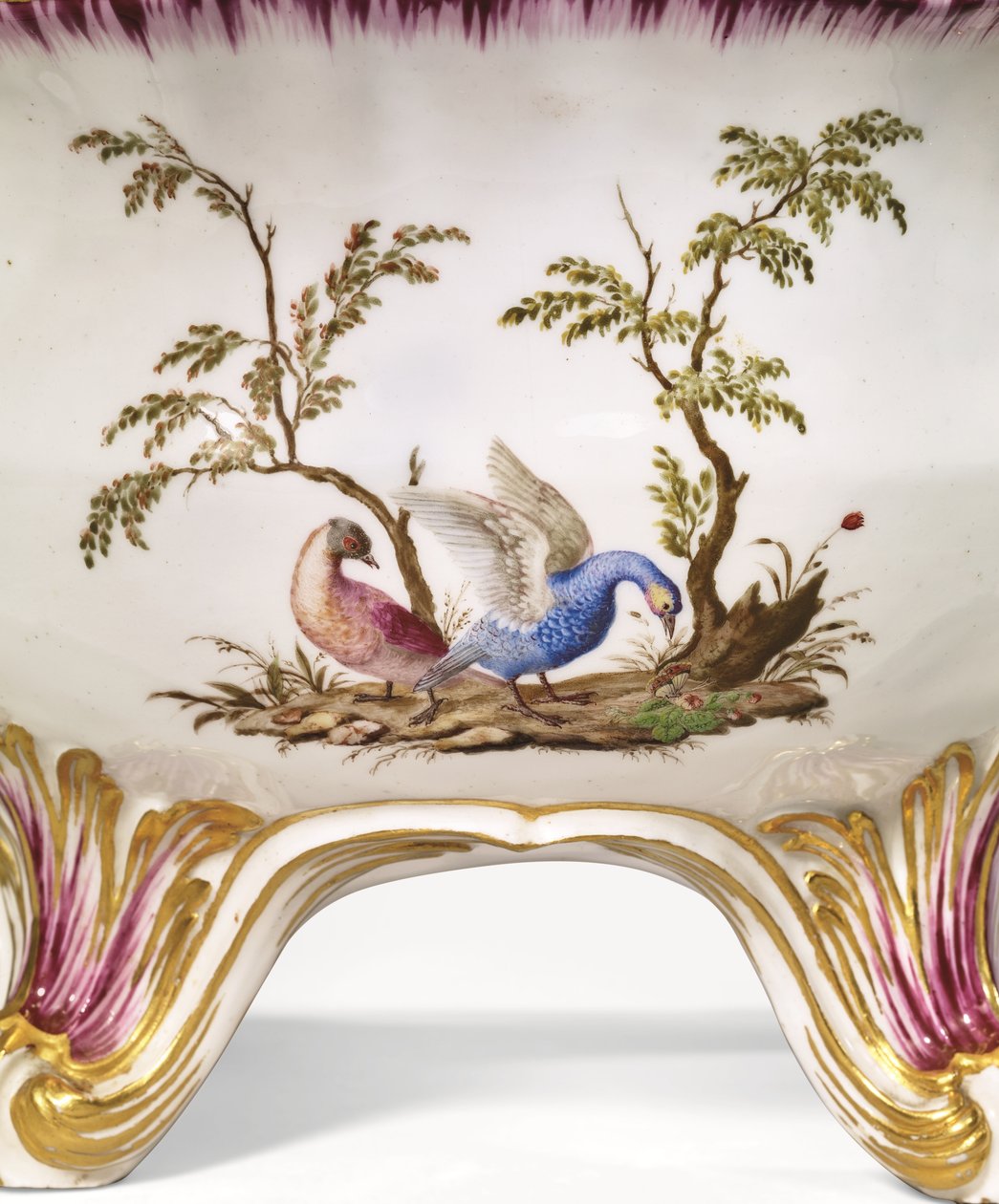 Terrina circular de dois cabos, tampa e suporte, Vincennes, c.1750 (porcelana) de French School