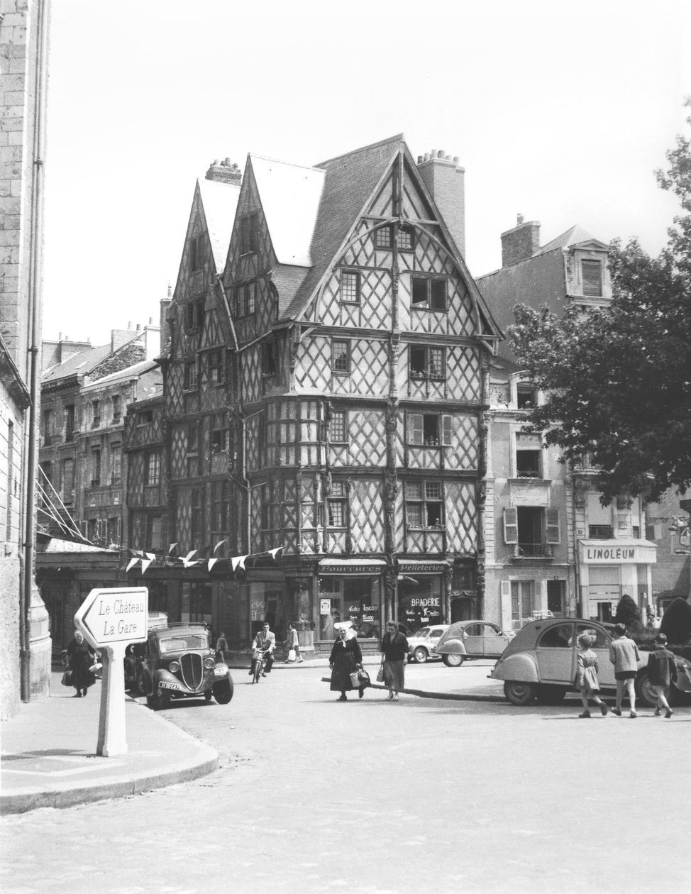 Adams House de French School