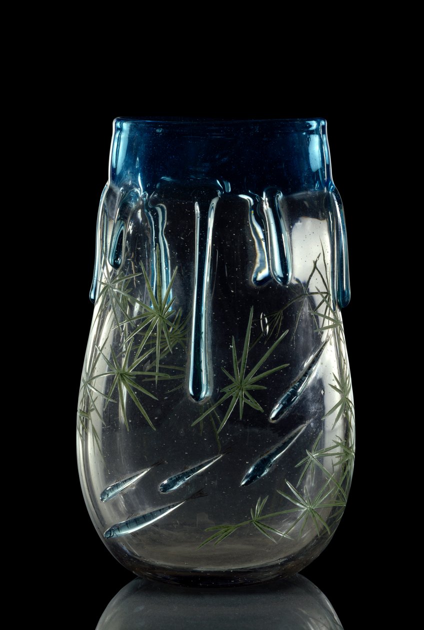 Art France: vaso realizado v. 1875-1878 em vidro colorido com decoração de túmulos e enamaille. Paris, Musee d