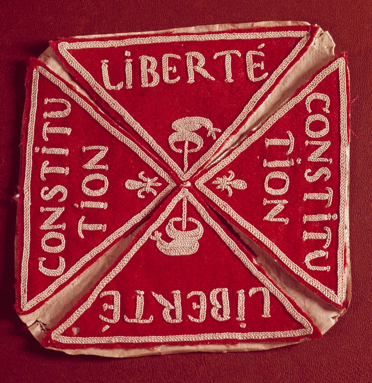 Crachá da primeira "Constituição da Liberdade" da República Francesa de French School
